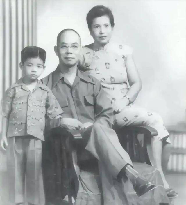 國家安全部披露：吳石將軍在臺灣就義后<strong></p>
<p>廢舊物資回收
</strong>，周恩來總理作出指示:廢舊物資回收
