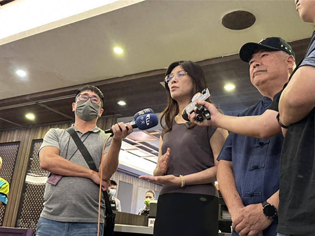 國(guó)民黨爆發(fā)“大地震”<strong></p>
<p>廢舊物資回收
</strong>，朱立倫將率211人集體辭職，劍指鄭麗文？:廢舊物資回收
