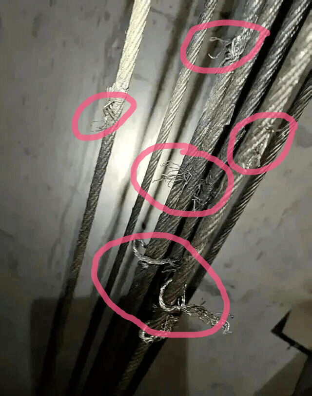 兩人涉嫌切割小區(qū)23部電梯鋼繩被刑拘：業(yè)主稱事發(fā)時剛換物管<strong></p>
<p>廢舊物資回收
</strong>，原物管公開信稱“被迫退場”:廢舊物資回收
