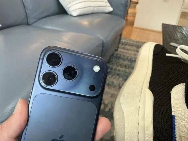 媒體：蘋(píng)果已徹查iPhone17Pro褪色以確定根本原因<strong></p>
<p>廢舊物資回收
</strong>，專(zhuān)家預(yù)估問(wèn)題出在“封孔”工藝:廢舊物資回收
