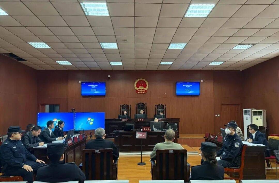 西安2人不滿小區(qū)裝停車樁<strong></p>
<p>廢舊物資回收
</strong>，毆打保安致其骨折，物業(yè)經(jīng)理錄像時(shí)也被打骨折:廢舊物資回收
