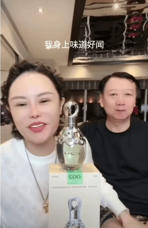 千萬粉絲網(wǎng)紅夫婦<strong></p>
<p>廢舊物資回收
</strong>，被實(shí)名舉報(bào):廢舊物資回收
