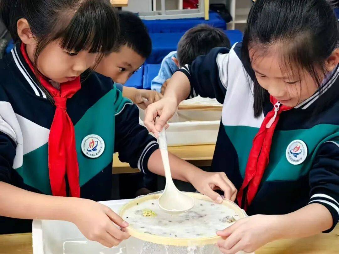 秋天的童畫:廢舊物資回收