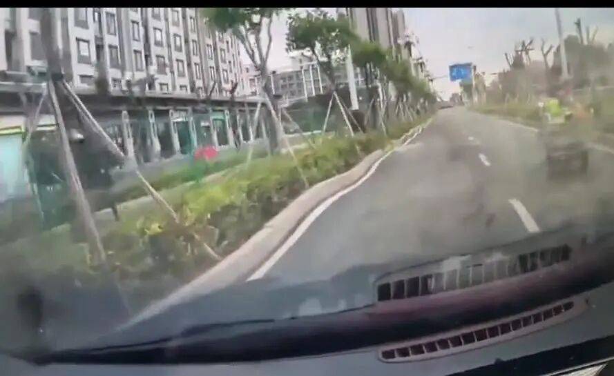珠海一段“波浪路”頻刮底盤<strong></p>
<p>廢舊物資回收
</strong>，市民稱“開車像坐船”，網(wǎng)友發(fā)視頻盼早維修，官方回應(yīng)：道路持續(xù)不均勻下沉，已啟動(dòng)治理招標(biāo)工作:廢舊物資回收
