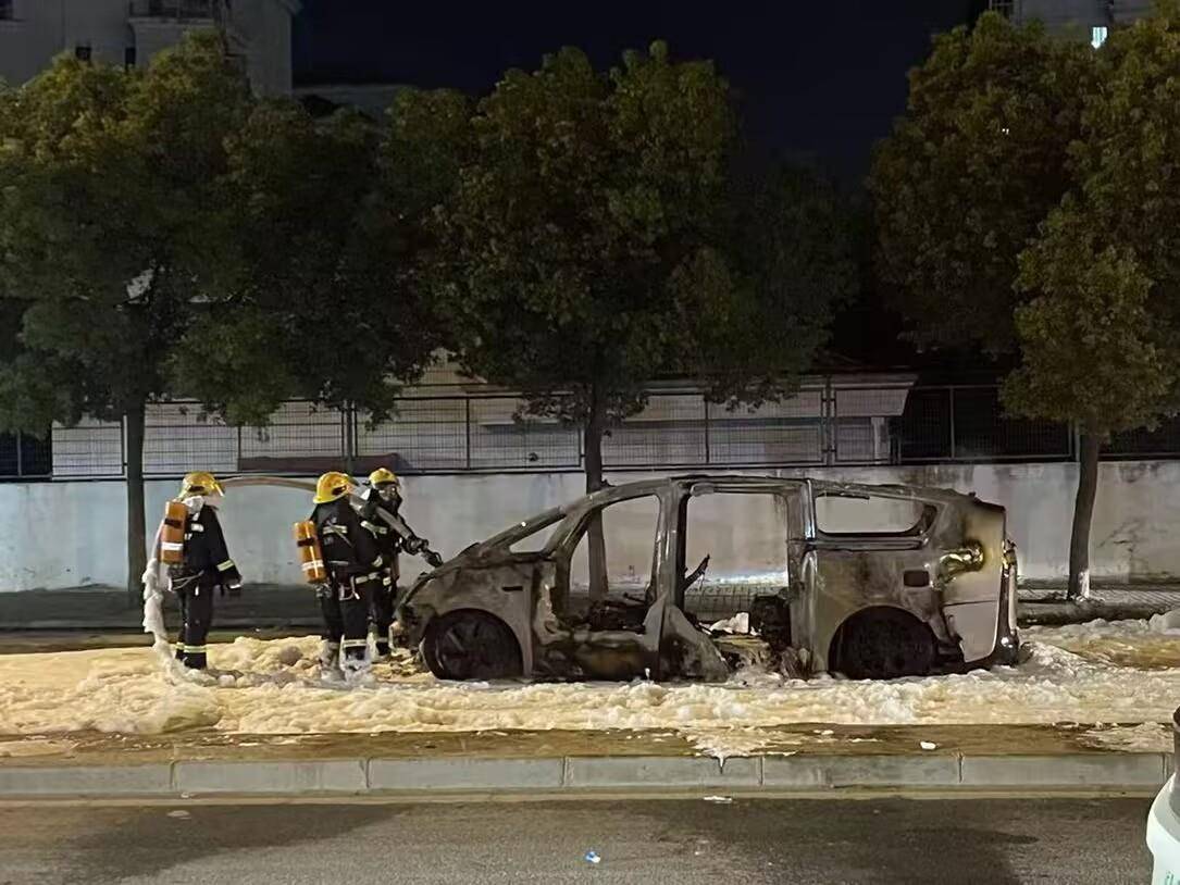 理想回應(yīng)MEGA汽車行駛時起火：事發(fā)時車門順利打開<strong></p>
<p>廢舊物資回收
</strong>，車內(nèi)人員已安全離車:廢舊物資回收
