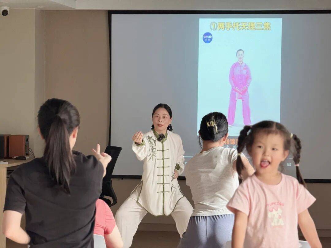 活動回顧 | 杏林課堂——慢“功”出細(xì)活養(yǎng)生功法系列科普課開課啦<strong></p>
<p>廢舊物資回收
</strong>！:廢舊物資回收
