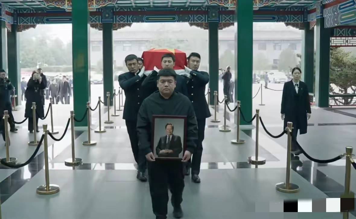 楊振寧追悼會(huì)很隆重<strong></p>
<p>廢舊物資回收
</strong>，大兒子未現(xiàn)身，翁帆站家屬首位，樣子很憔悴:廢舊物資回收
