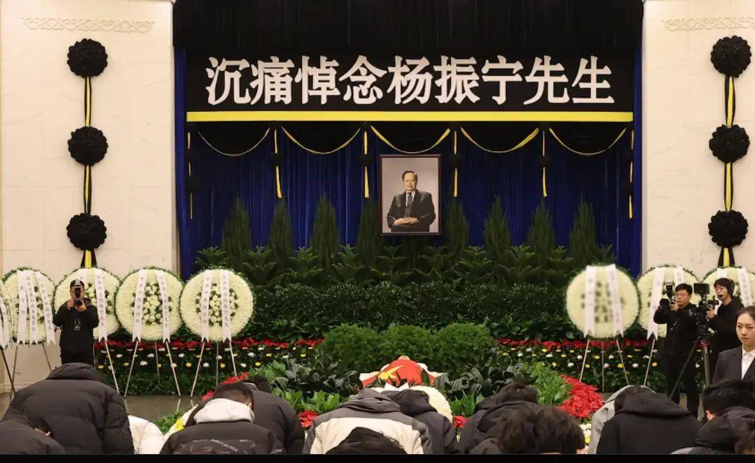 楊振寧追悼會(huì)很隆重<strong></p>
<p>廢舊物資回收
</strong>，大兒子未現(xiàn)身，翁帆站家屬首位，樣子很憔悴:廢舊物資回收
