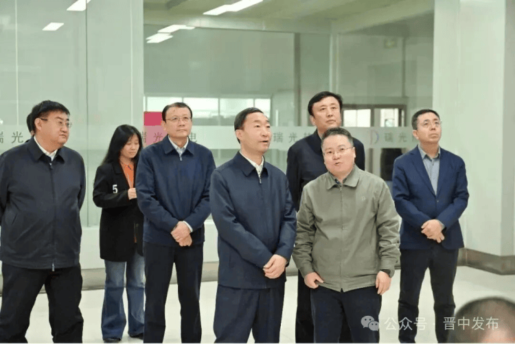 山西省晉中市委書記常書銘在市城區(qū)調(diào)研冬季供熱準備工作:廢舊物資回收