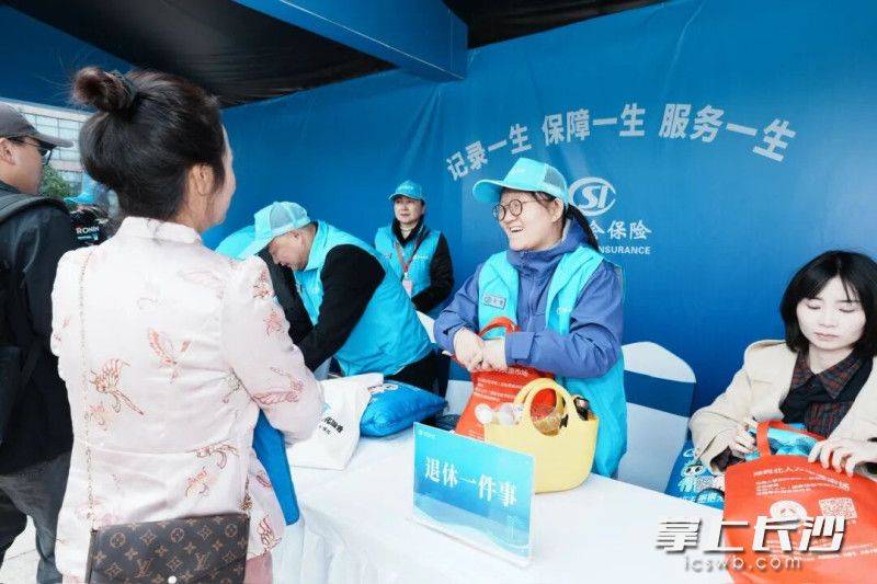 湖南省啟動(dòng)2025年“溫暖社保·社保服務(wù)進(jìn)萬(wàn)家”活動(dòng):廢舊物資回收
