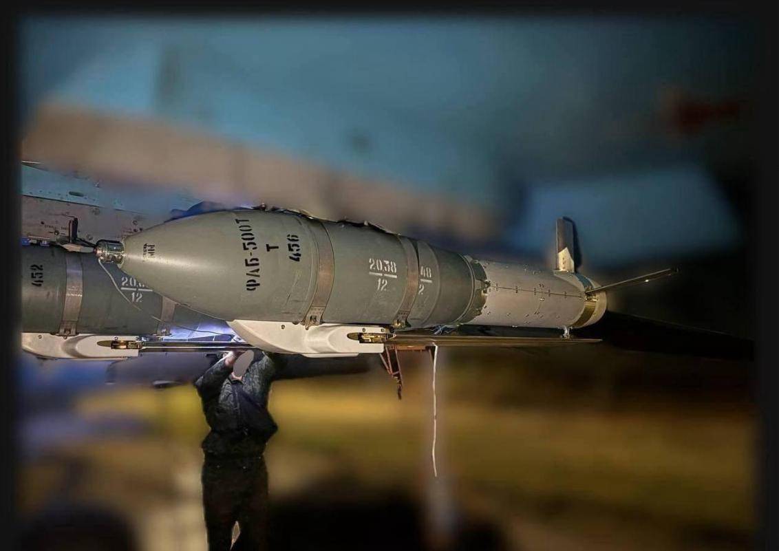 烏克蘭真抗炸！24小時投268枚炸彈<strong></p>
<p>廢舊物資回收
</strong>，俄軍蘇-34轟炸機測試炸彈之王:廢舊物資回收
