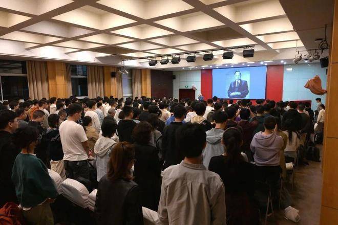 追憶楊振寧、趣說量子力學(xué)，潘建偉復(fù)旦開講！:廢舊物資回收
