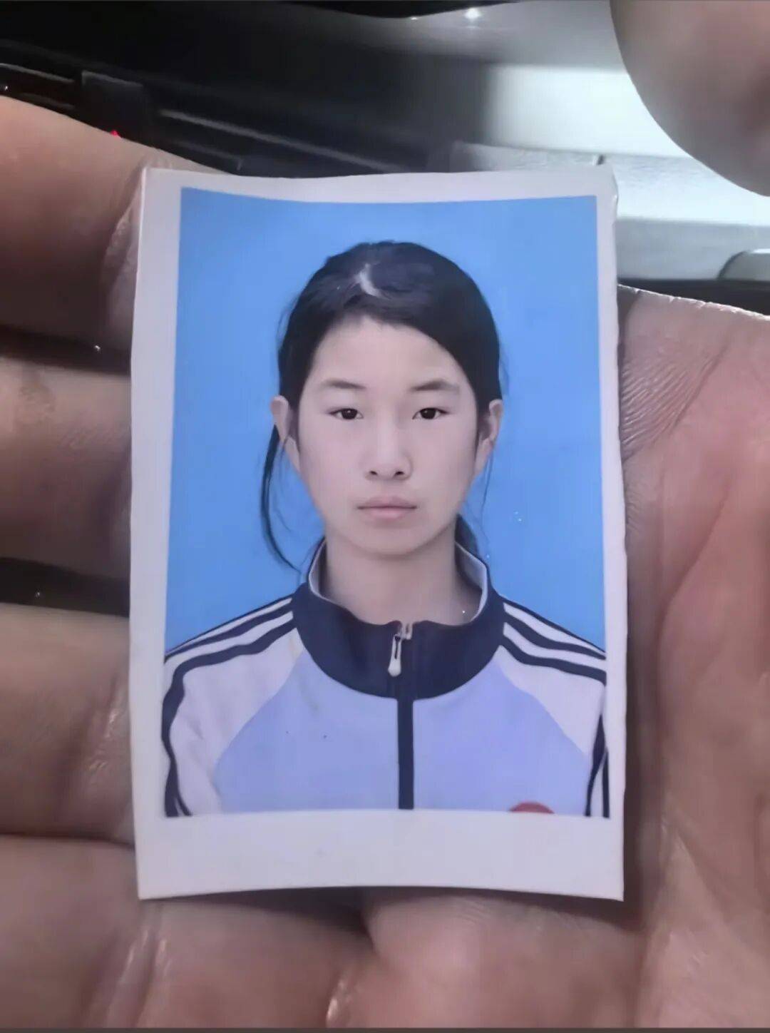 鄭州14歲女孩上學途中失聯(lián)半月<strong></p>
<p>廢舊物資回收
</strong>，在河邊發(fā)現(xiàn)書包，家屬：河中搜尋未果，警方已介入:廢舊物資回收

