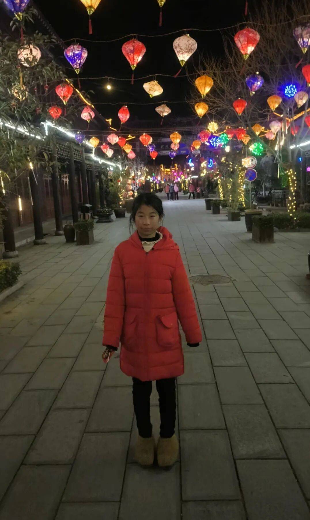 鄭州14歲女孩上學途中失聯(lián)半月<strong></p>
<p>廢舊物資回收
</strong>，在河邊發(fā)現(xiàn)書包，家屬：河中搜尋未果，警方已介入:廢舊物資回收
