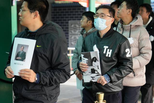 楊振寧遺體告別儀式在北京舉行:廢舊物資回收