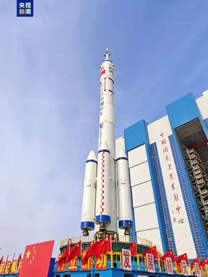 突破600萬<strong></p>
<p>廢舊物資回收
</strong>，九寨溝景區(qū)游客接待量創(chuàng)40年歷史新高！本周末門票預(yù)訂已達(dá)最大承載量:廢舊物資回收
