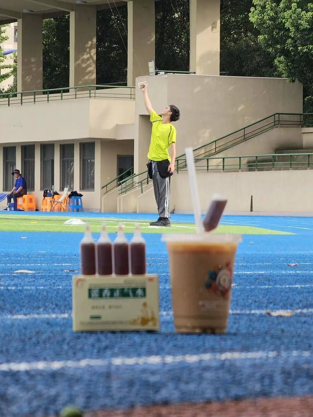 鏡頭都追不上！杭州男生用2根鋼絲操縱模型飛機(jī)<strong></p>
<p>廢舊物資回收
</strong>，驚艷全場(chǎng):廢舊物資回收
